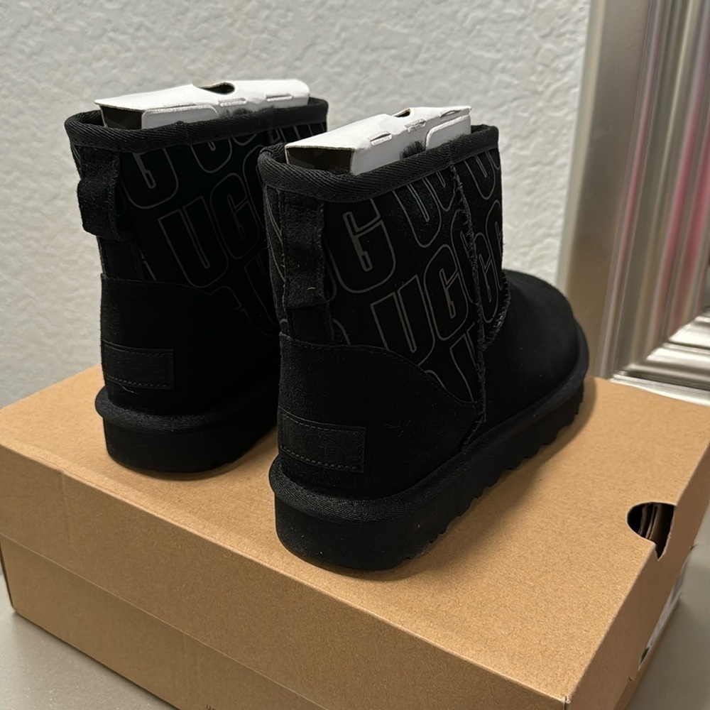 UGG Woman Classic Mini II UGG Print Black Boots Size 6 W Brand Nee No flaws